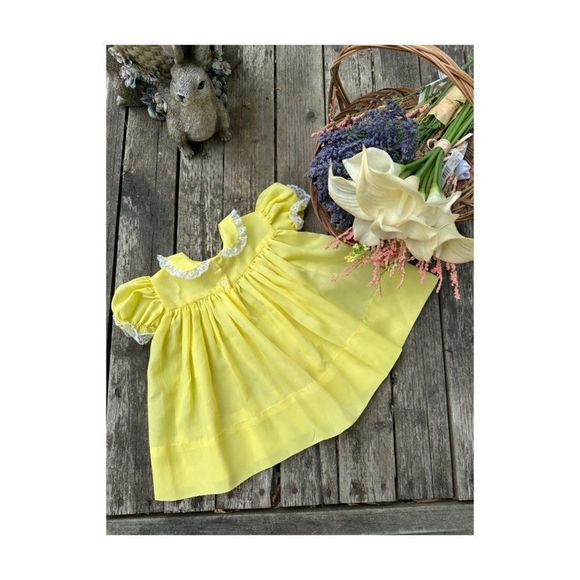 Vintage | 50s Yellow Party Dress Smocked Peter Pan Collar Puff Sleeve Lace Trim - Picture 6 of 8